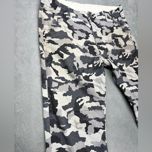 Levi's Camo Pants Black Subdued Camo Twill Straight Leg Mens Pants Size 34x30 - Picture 2 of 15